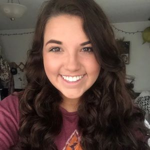 Meet your Posher, Adriana